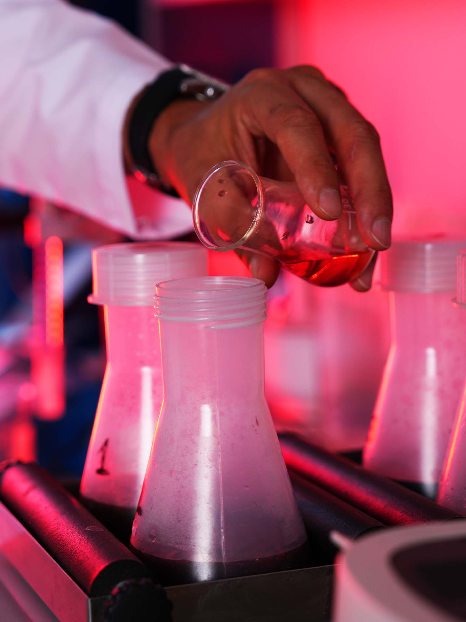 home-lab-section-image-hover